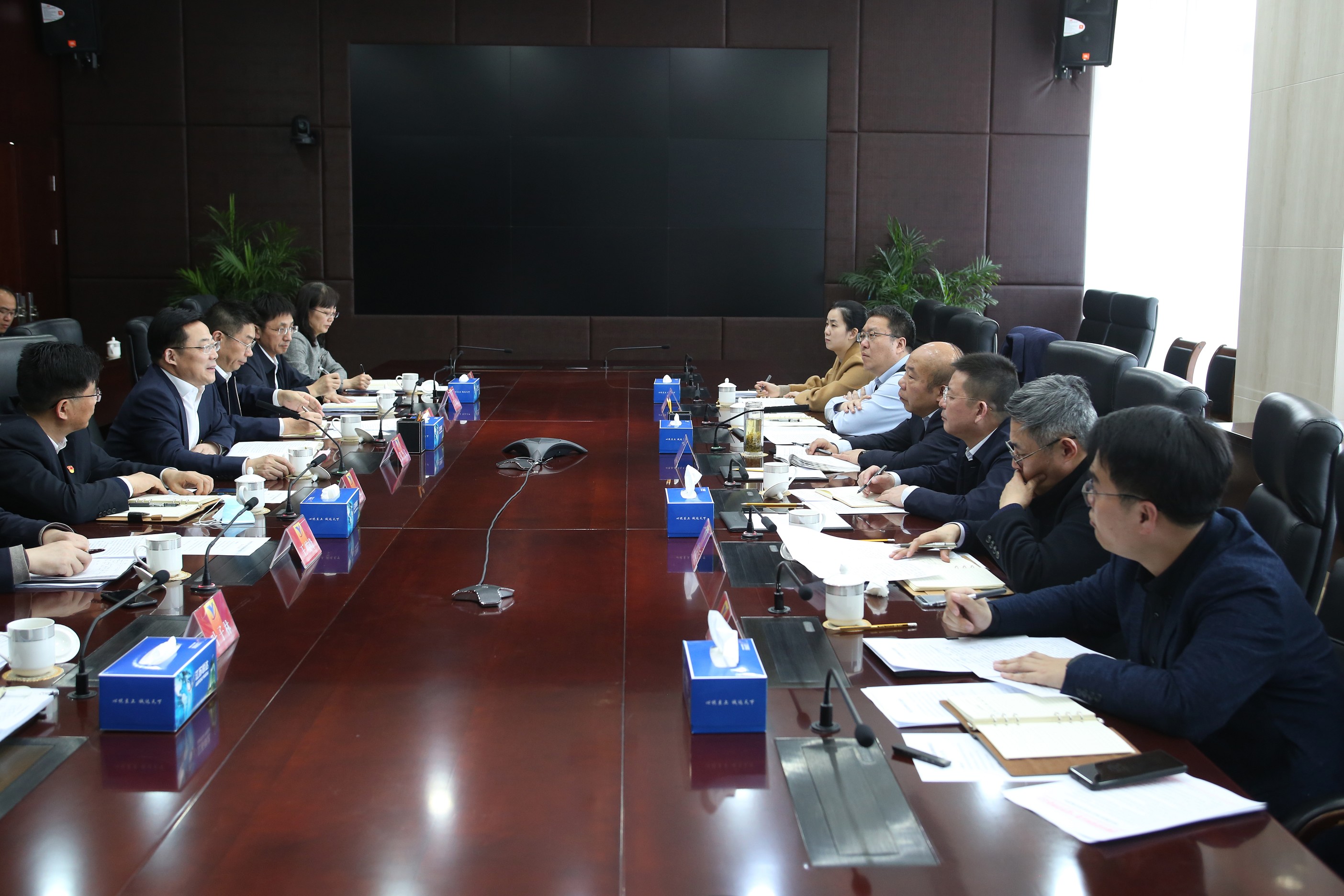 国资委调研开云手机入口官网集团 1_眸目压缩.jpg